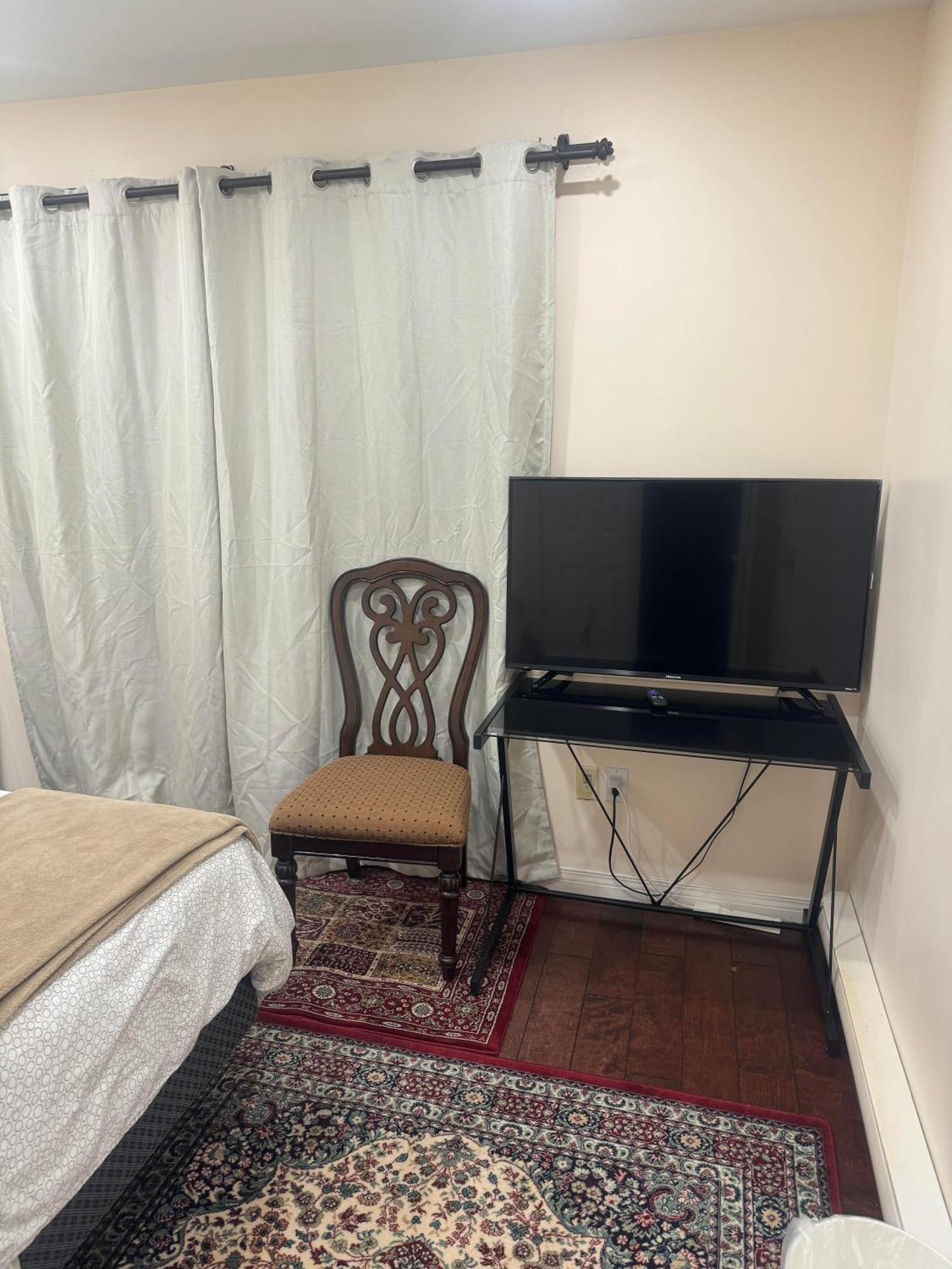 Comfortable Guest Home Near Downtown Vancouver & Sights & Stores Bagian luar foto